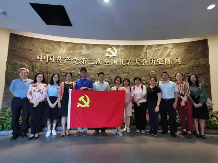 文献与文化遗产管理部领导班子和支部书记参观中共三大会址